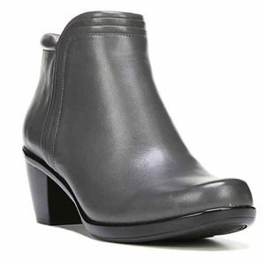 Naturalizer “Elisabeth” Black bootie